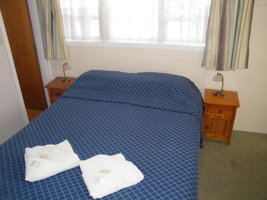 Colonial City Motel Hamilton Room photo